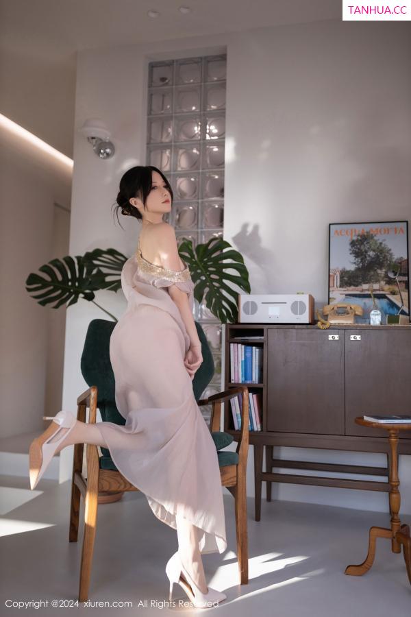 鱼子酱fish  [XiuRen]高清写真图 2024.11.22 No.9492 鱼子酱Fish 美腿性感第50张图片